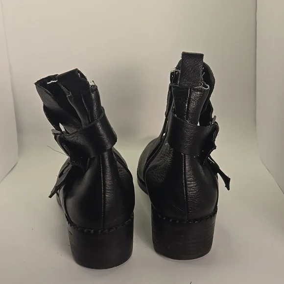 Gentle Souls Leather Moto Booties Ankle Boots Buckles Black Sz 9 Edgy Boho - Picture 5 of 11